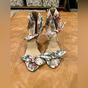 EUC BCBGeneration Jeela Pink Floral Bow High Heel Pumps Sz.7